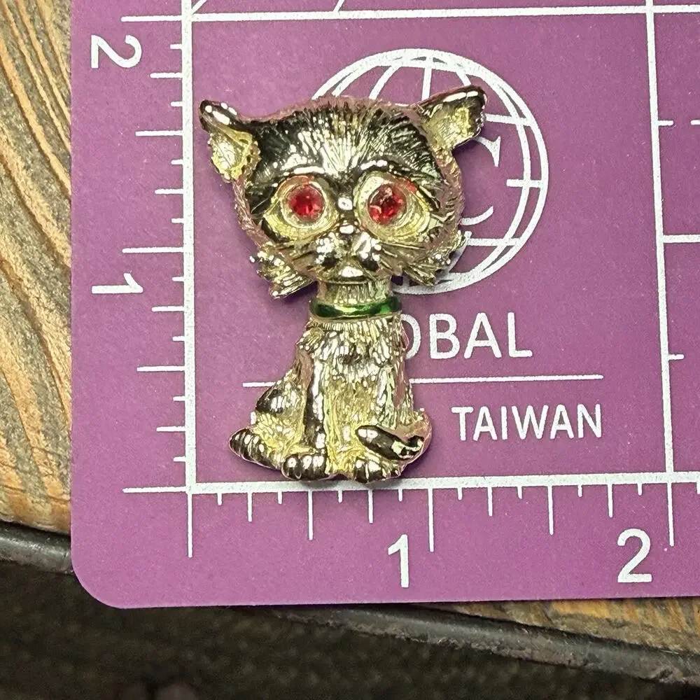 VTG SIGNED GERRY'S SMALL DOG CAT BROOCH RUBY RED RHINESTONE EYES GREEN COLLAR